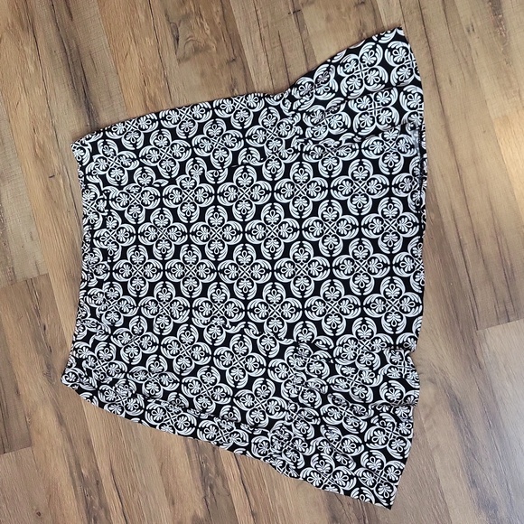 WHITE HOUSE BLACK MARKET Black White Floral Pull-on Elastic Waist Flounce Skirt - Picture 3 of 7